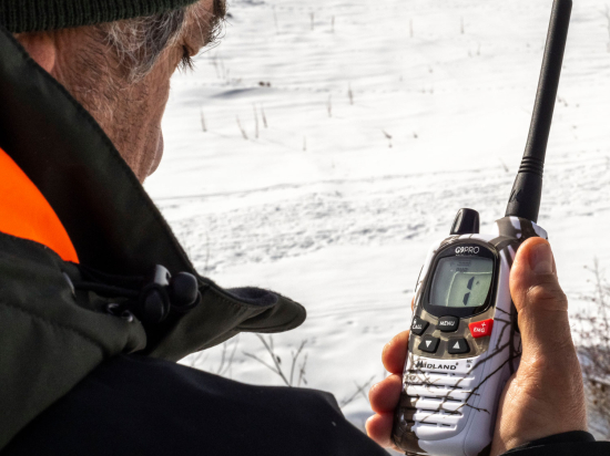 Oreillette MIDLAND MA21-AF ORANGE pour talkies walkies G7 PRO & G9 PRO -  Armurerie Pisteurs